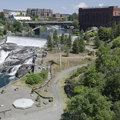 Image: Falls overlook by City Hall closed for renovations