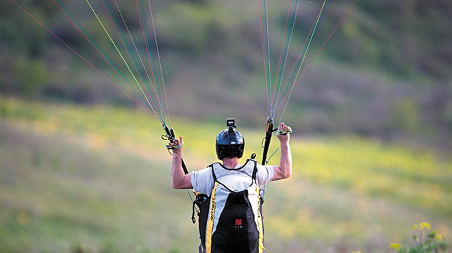 Skydiving, hang gliding and paragliding