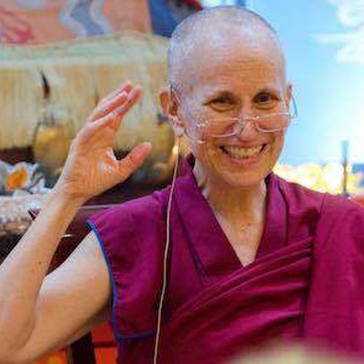 365 Buddhist Reflections to Invite Mindfulness and Joy