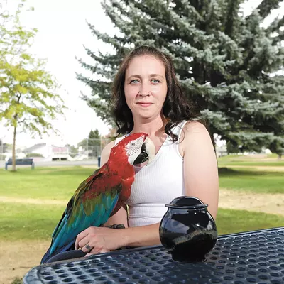 Image: At Sparky's Bird Store, a parrot's death and a SWAT standoff stir up claims of animal abuse and sexual harassment