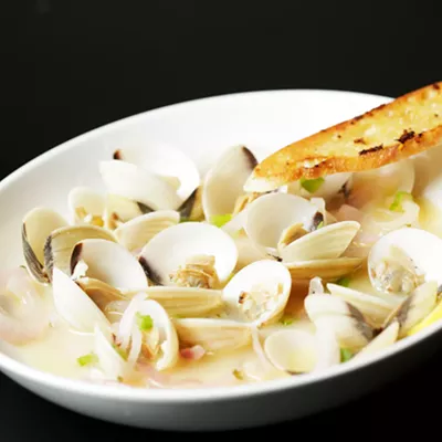 Image: Dinner: Enjoy cheap tasty burgers, but also Middle Eastern salad, tamales, clams and more