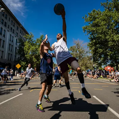 Image: Eleven teens from Italy's prestigious Pistoia Basket 2000 get a taste of basketball, American-style