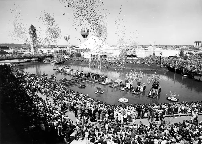 openingday_l2002-33.23_bw.webp