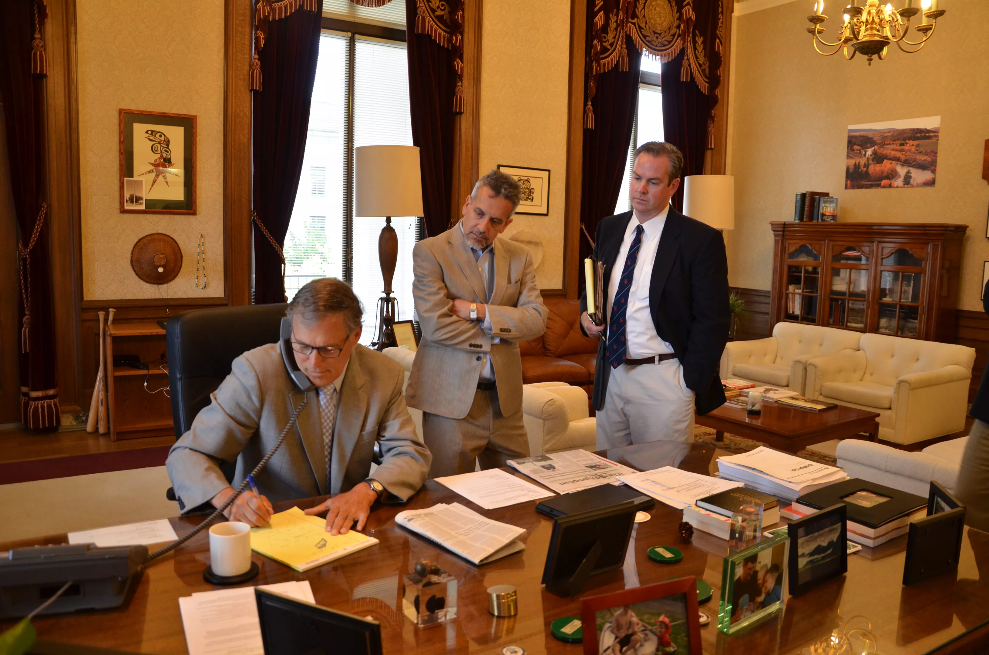 Feds won't sue Washington, Colorado to prevent pot law implemention