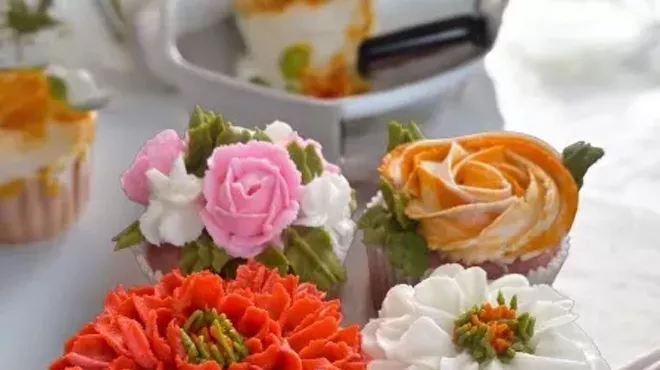Image: Floral Cupcake Decorating
