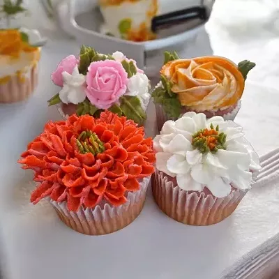 Image: Floral Cupcake Decorating