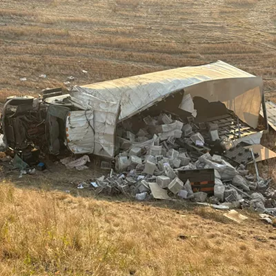 Image: Driver transporting Inlanders injured in crash near Rosalia