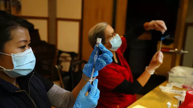 Image: Moderna and Pfizer-BioNTech Vaccines Are Very Effective in Real-World Conditions, CDC Reports