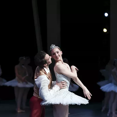 Image: Swan Lake- White Swan Pas Deux