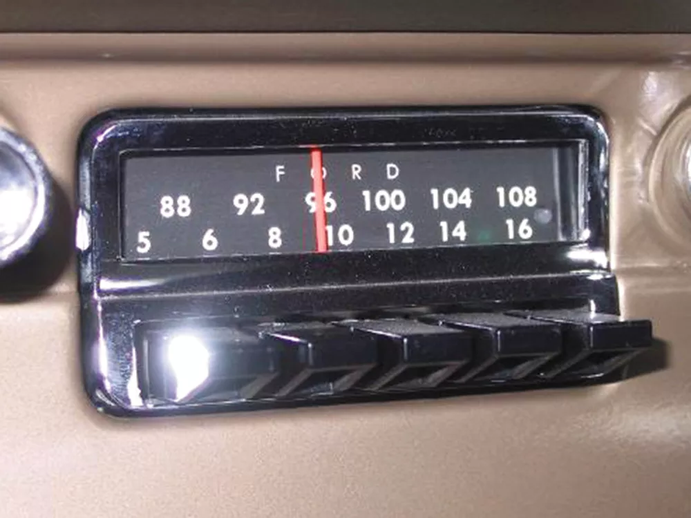 RADIO &mdash; Dial Surfing