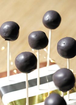 Homemade cake pops are a delicious gift for family and friends