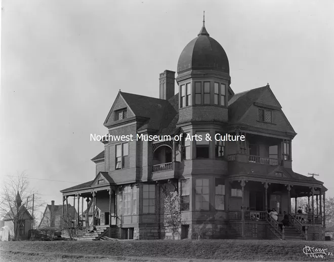 The MAC's digital photo collections are now available