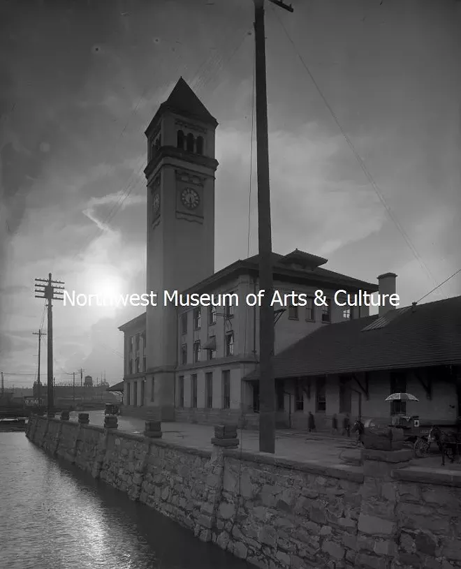 The MAC's digital photo collections are now available