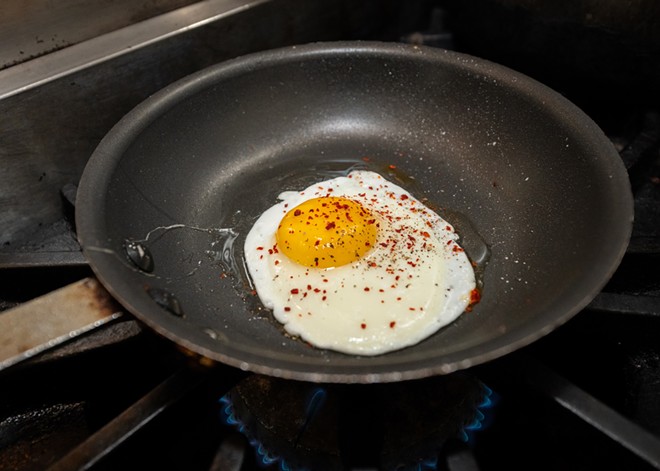 Recipe: Fried Egg with Grilled Asparagus