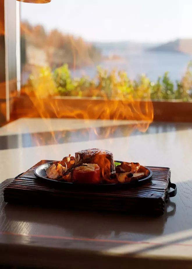 Seven stories above Lake Coeur d'Alene, Beverly's continues its top-notch hospitality in a recently updated, &#10;casual fine dining environment