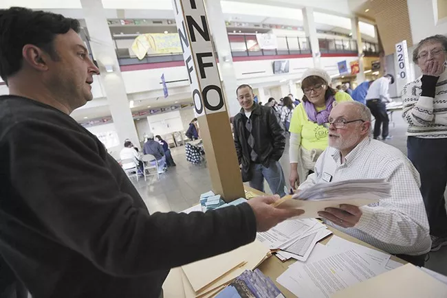 Recall rejected, incomes improving and other morning headlines