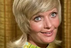 Apple Cup, racist murders, Mrs. Brady dies and more morning headlines