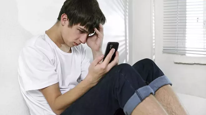 Teens, smartphones and depression, experts recommend parenting books, and reasons to consider supplements
