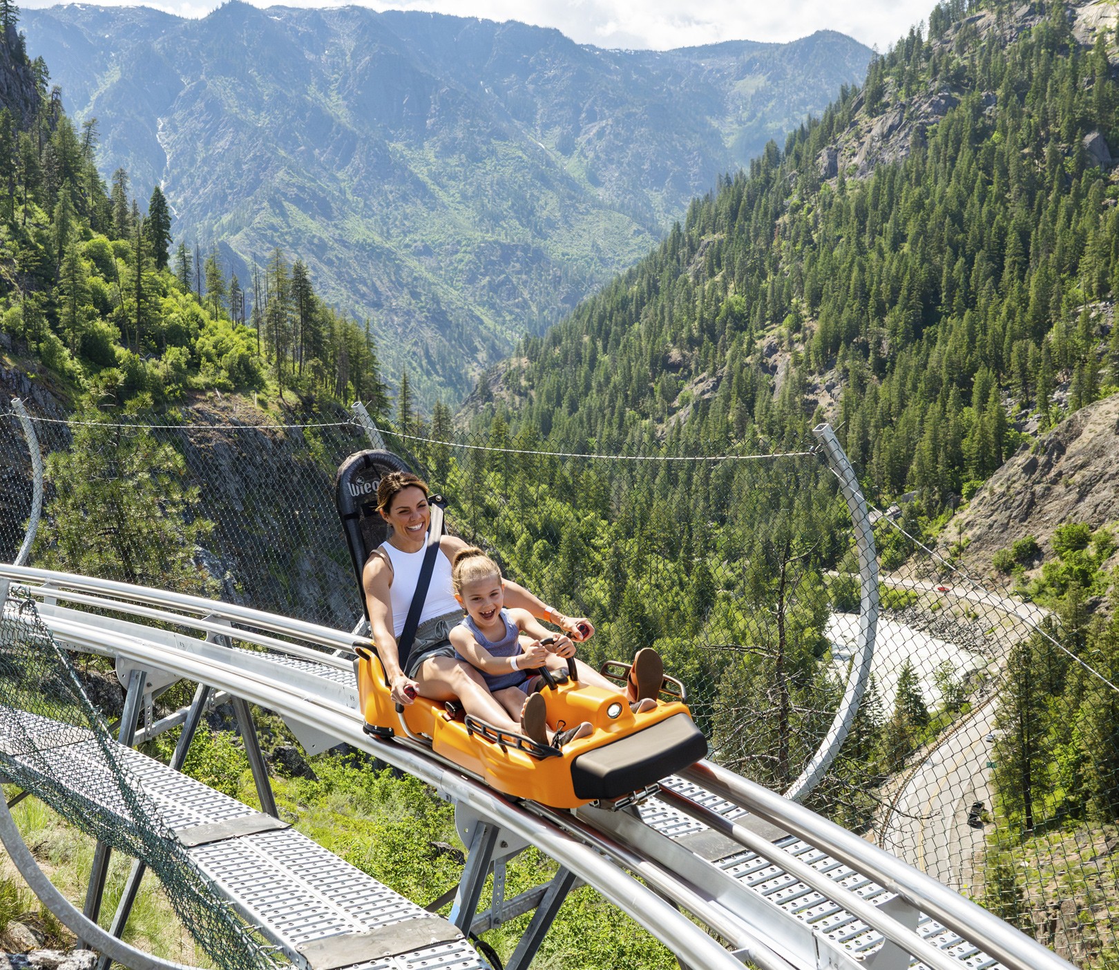 12 theme parks and water parks in the Pacific Northwest - Oregon,  Washington and Idaho