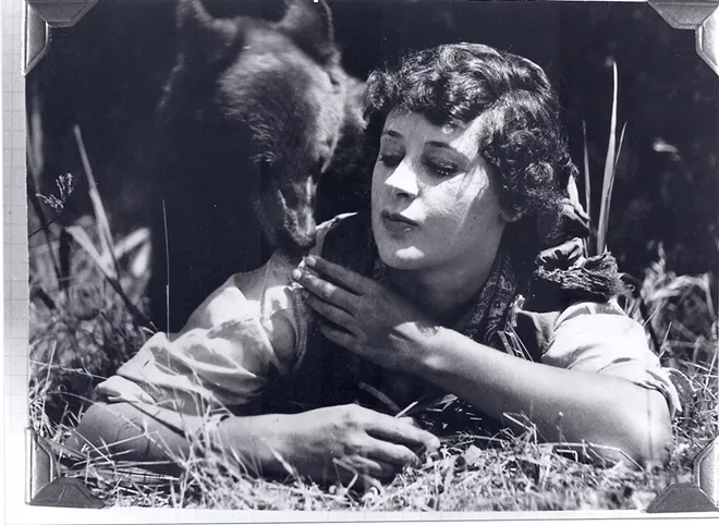 Nell Shipman with one of her co-stars, a bear!